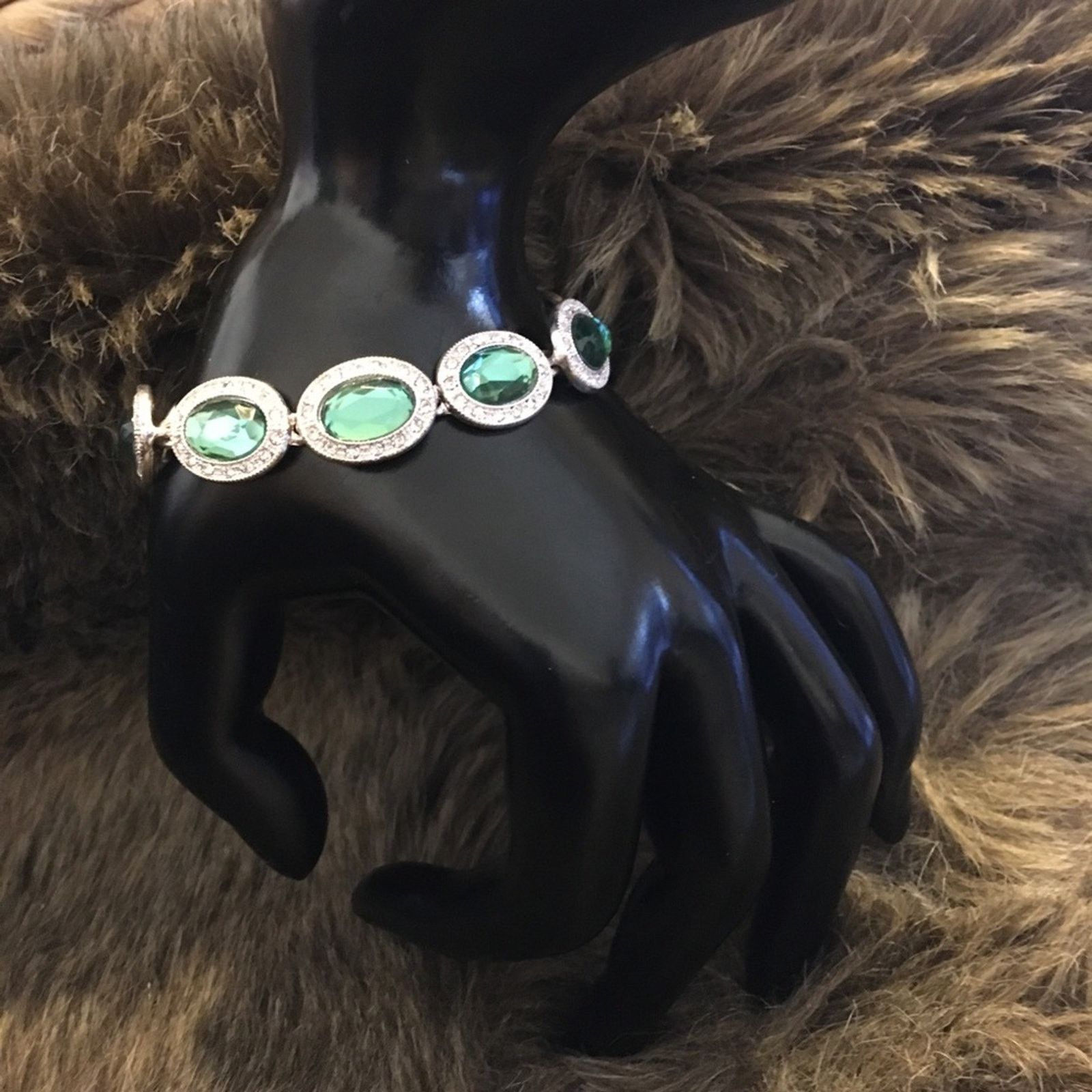 Jewelry Faceted oval green glass silver tone bracelet Size ONE SIZE - 3 Thumbnail