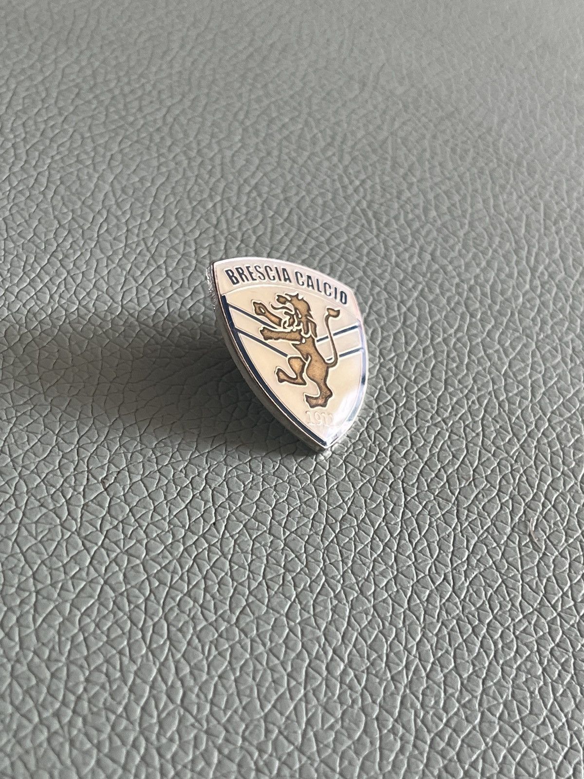 Vintage Brescia Calcio logo vintage pin Size ONE SIZE - 2 Thumbnail