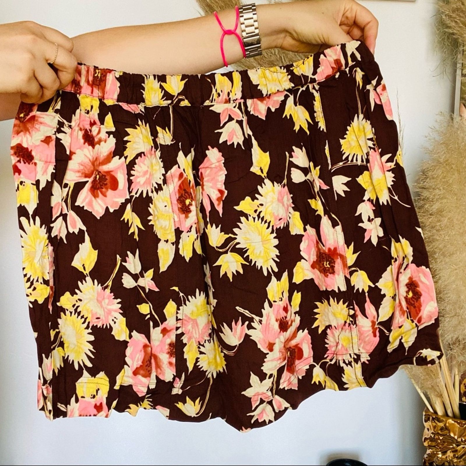 Vintage VINTAGE Y2K Brown Pink Floral Mini Skirt High Or Low Rise Size 30" / US 8 / IT 44 - 4 Thumbnail