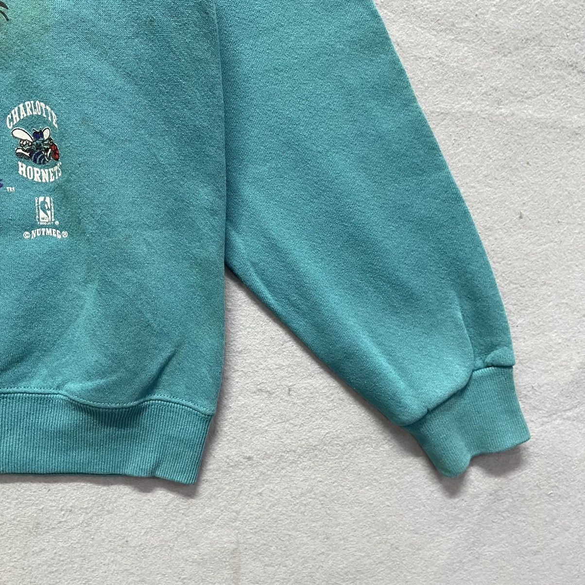 NBA Vintage 90s Charlotte Hornets Nutmeg Mills Sweatshirt Size US S / EU 44-46 / 1 - 5 Thumbnail