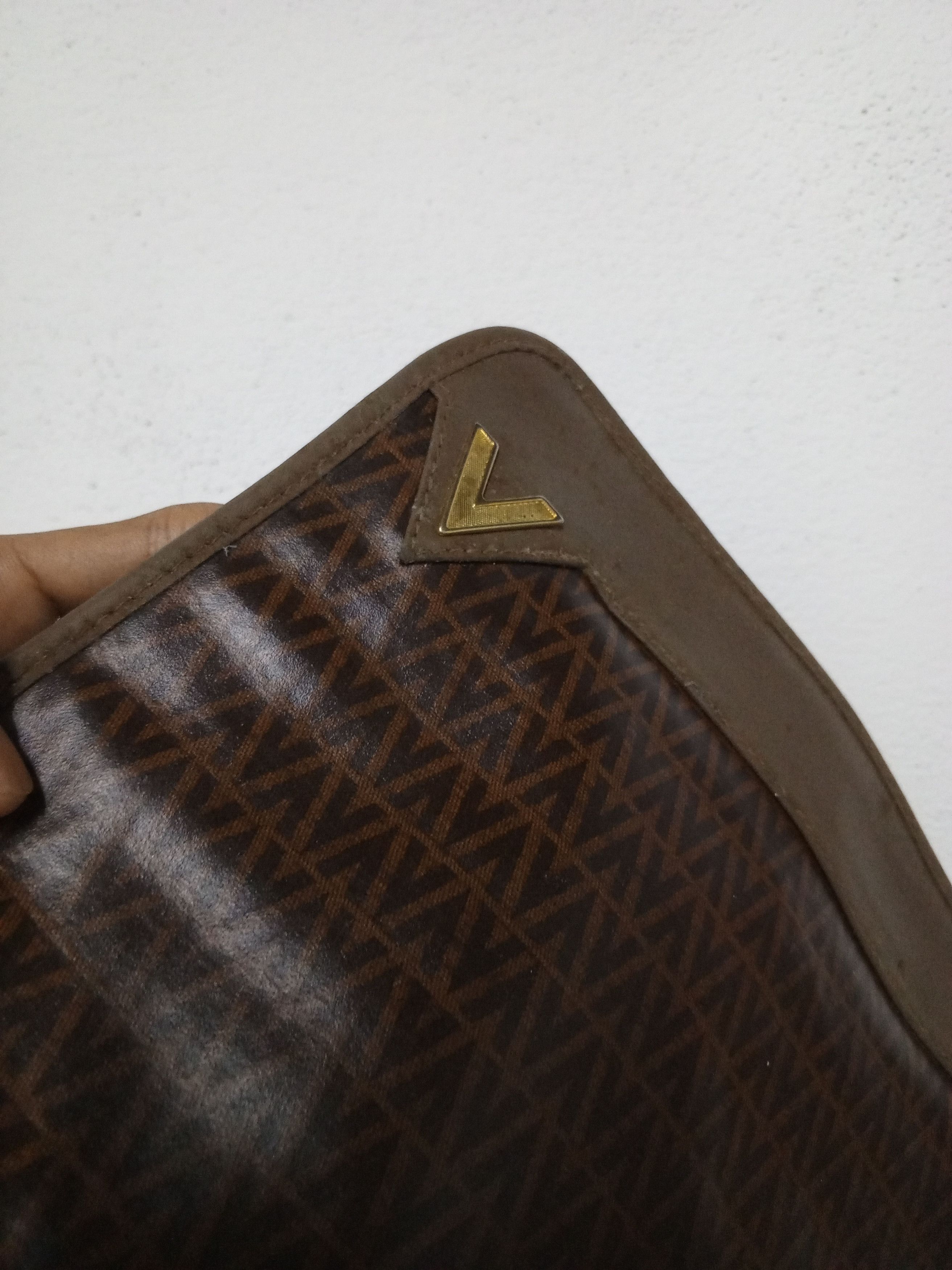 Mario Valentino Vtg MARIO VALENTINO Brown Coated Canvas Medium Clutch Bag Size ONE SIZE - 10 Thumbnail