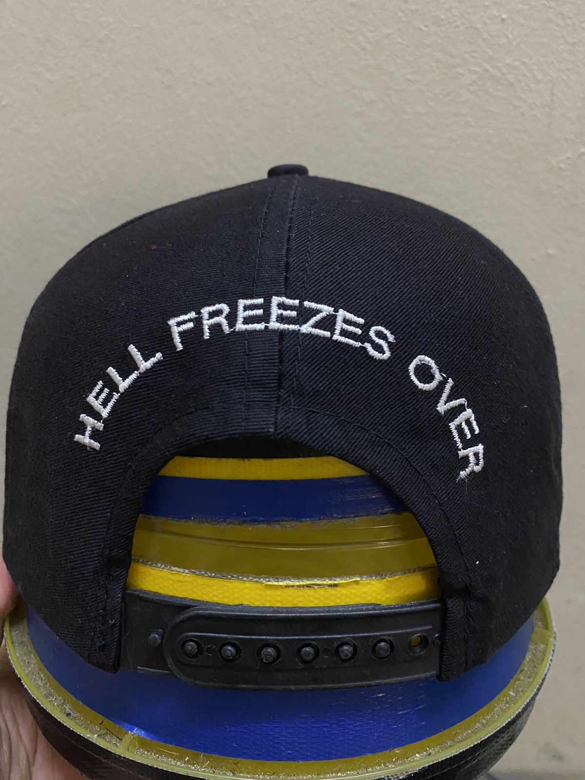 Band Tees × Vintage VINTAGE 94 EAGLES WORLD TOUR MERCH SNAP BACK CAP Size ONE SIZE - 3 Thumbnail