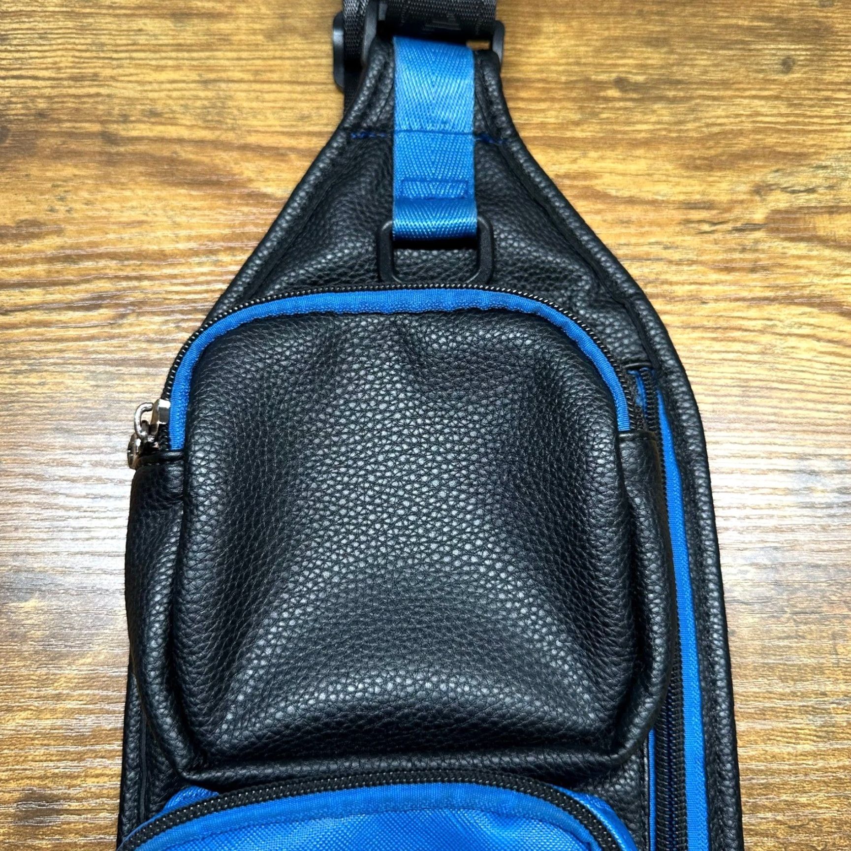 True Religion True Religion Sling Bag Crossbody Backpack Men Small Black Faux Leather Nylon Adjustable Strap Zip Pockets Horseshoe Logo 90s? Size ONE SIZE - 3 Thumbnail