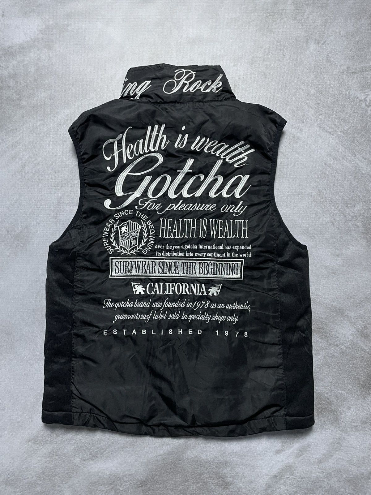 Japanese Brand 2000’s Gotcha - Embroidered Puffer Vest Size US M / EU 48-50 / 2 - 1 Thumbnail