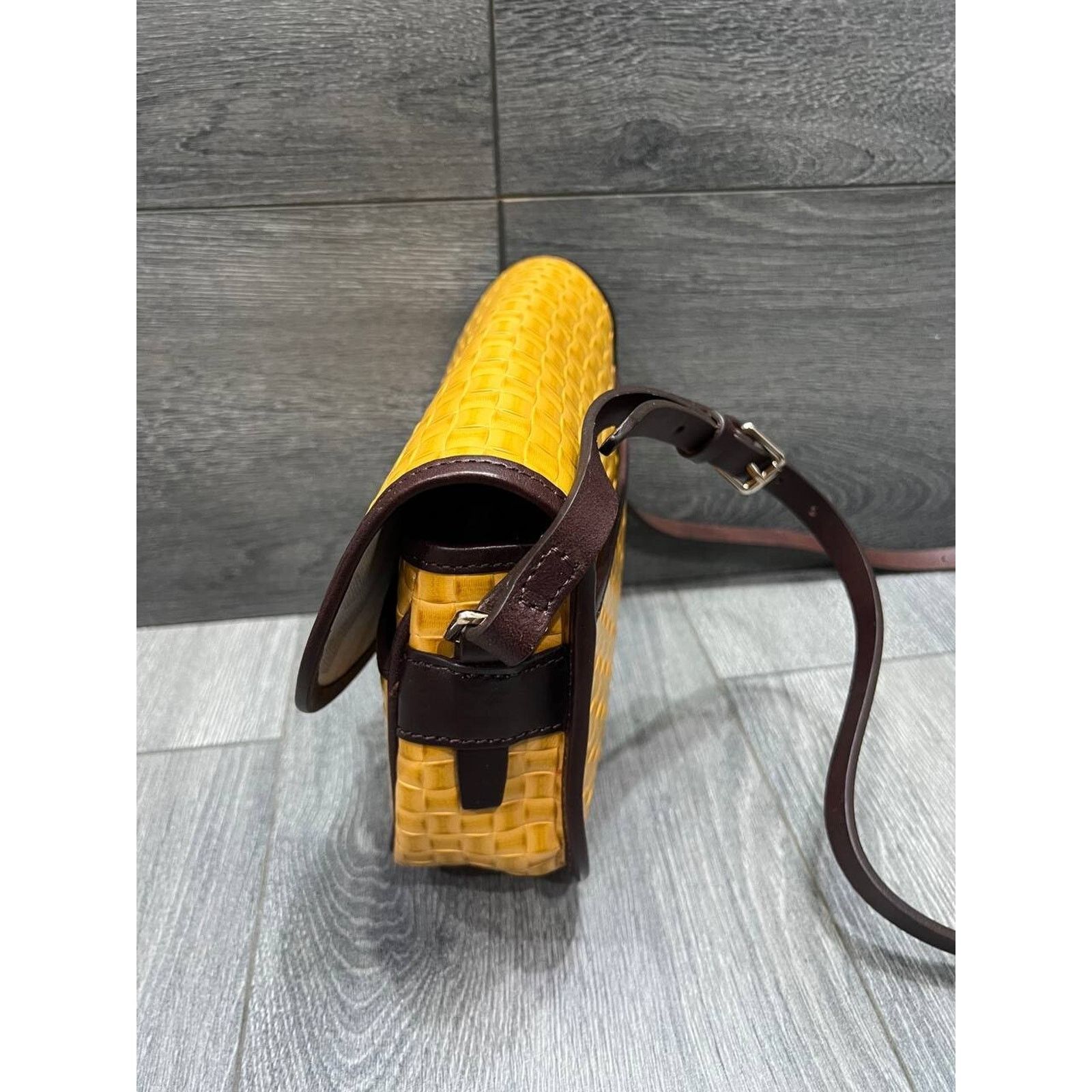 Dooney & Bourke Rare Dooney & Bourke Mustard crossbody medium Bag B000485 Size ONE SIZE - 7 Thumbnail