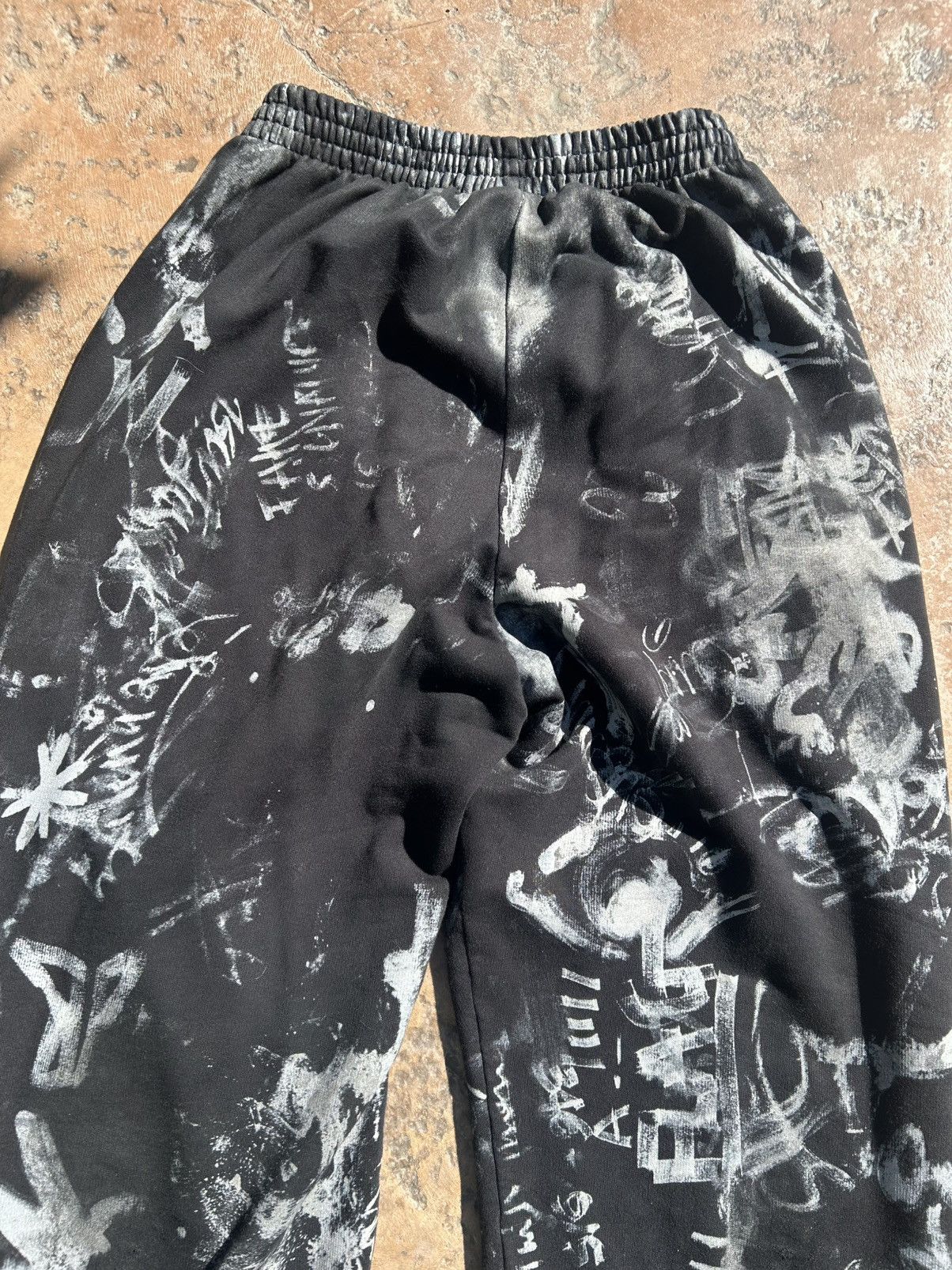 Balenciaga Balenciaga skater graffiti mud show sweapants Size US 30 / EU 46 - 5 Thumbnail