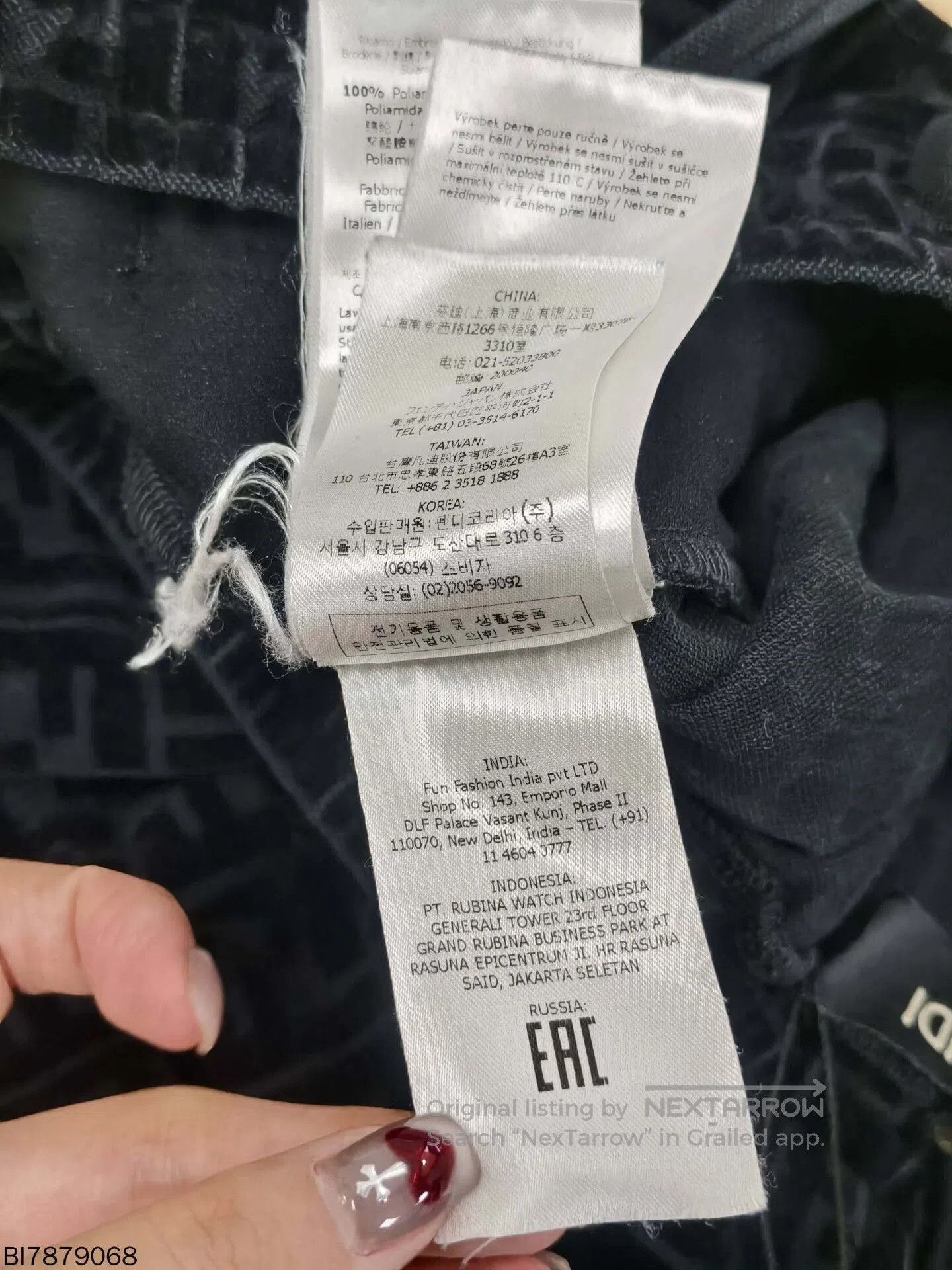 Fendi fendi logo shorts in black color. Size US 38 / EU 54 - 6 Thumbnail