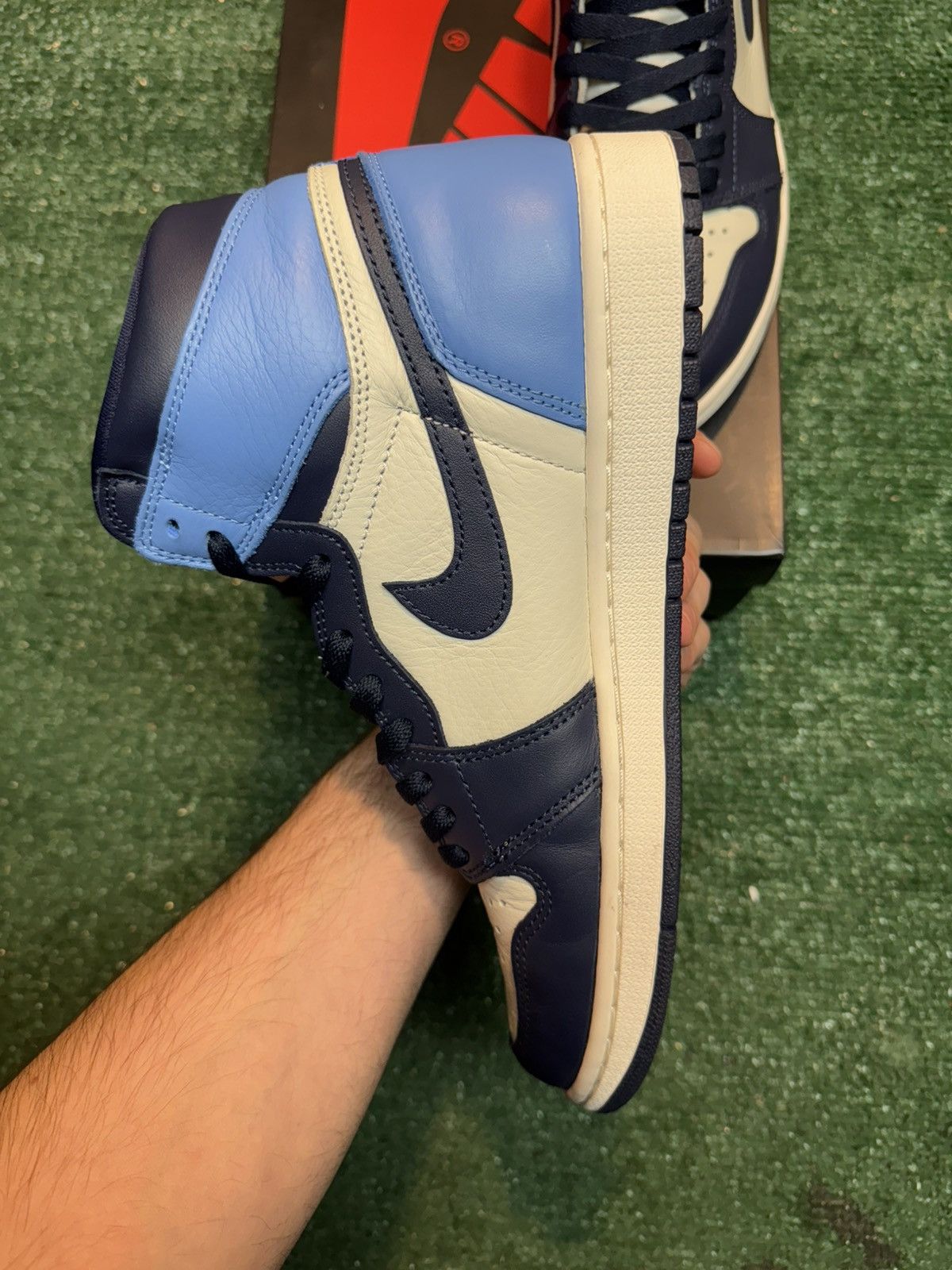 Jordan Brand Jordan Retro 1 Obsidian Size 10.5 Size US 10.5 / EU 43-44 - 3 Thumbnail