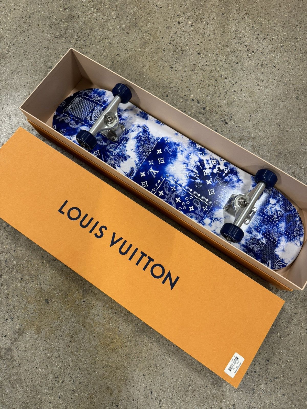 Louis Vuitton × Virgil Abloh Louis Vuitton Bandana Monogram Skateboard RARE NEW Size ONE SIZE - 2 Thumbnail