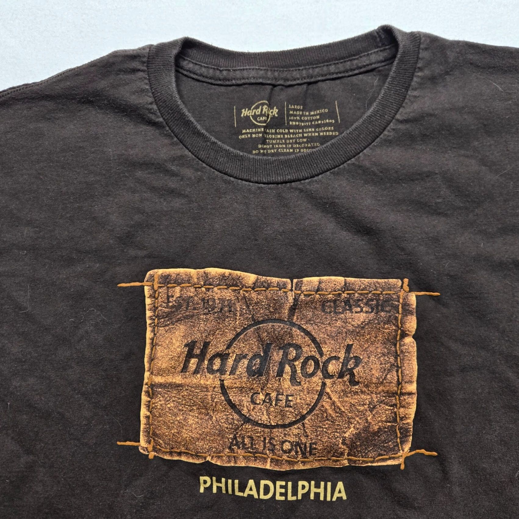 Hard Rock Cafe Hard Rock Cafe Shirt Adult Men's L Brown Short Sleeve T-Shirt Patch Look 90s Decade Boys? Size US L / EU 52-54 / 3 - 2 Thumbnail