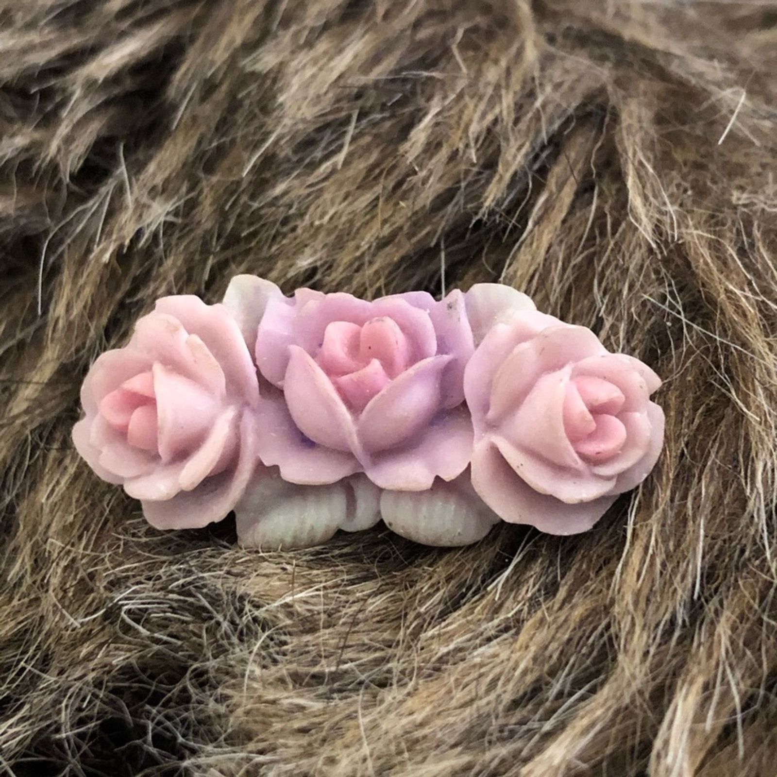 Vintage Vintage 80s cast resin triple rose brooch pin Size ONE SIZE - 1 Thumbnail