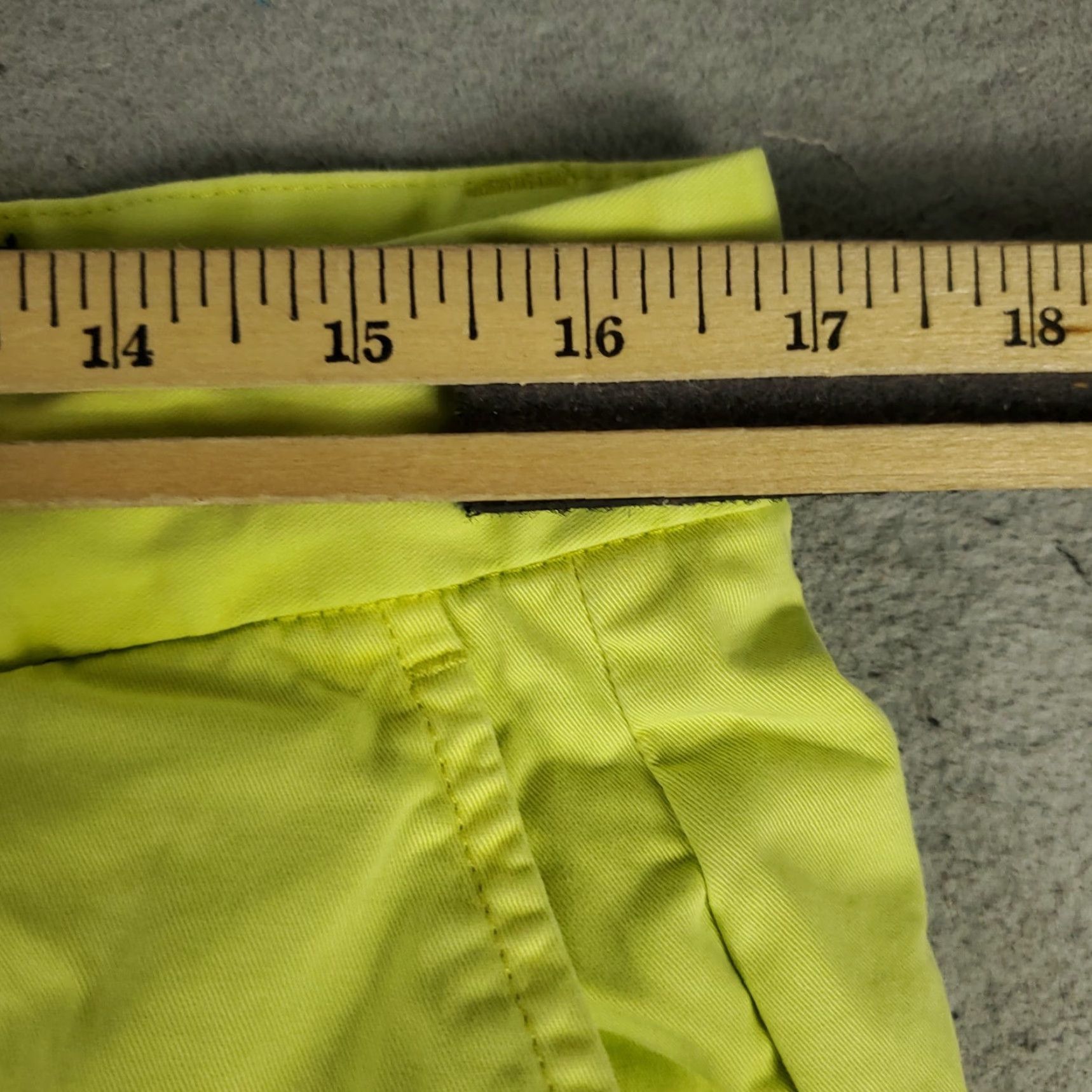 Vineyard Vines Vineyard Vines Shorts Mens Size 35 Lime Green/Yellow Casual Flat Front Chino Lounge? Size US 35 - 4 Thumbnail