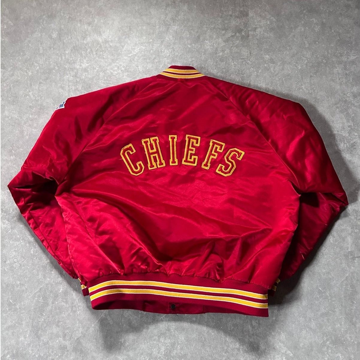 Chalk Line 90s Vintage Kansas City Chiefs Red Satin Jacket Size XL Size US XL / EU 56 / 4 - 3 Thumbnail
