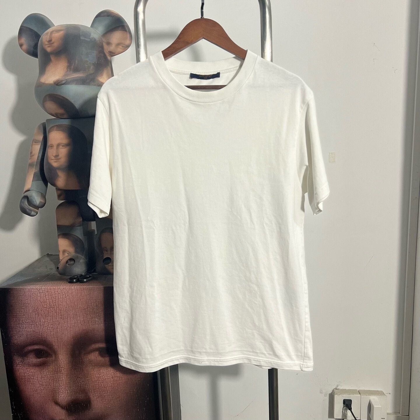 Louis Vuitton Louis Vuitton Retro White T-Shirt M Women Size M / US 6-8 / IT 42-44 - 1 Thumbnail