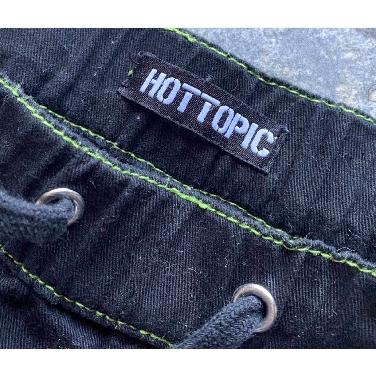 Hot Topic VINTAGE Hot Topic WOMENS SIZE 3 Black & Green Zip-Off Cargo Carpenter Pants Women Size 26" / US 2 / IT 38 - 5 Thumbnail