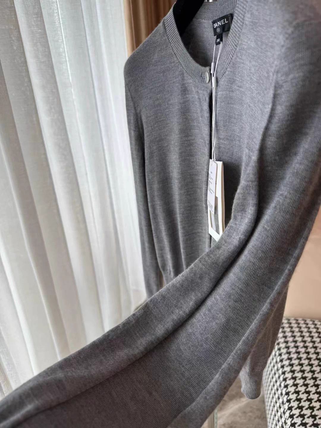 Chanel Chanel 26P Gray Cashmere Cardigan 38 Jennie New With Tags Size S / US 4 / IT 40 - 3 Thumbnail