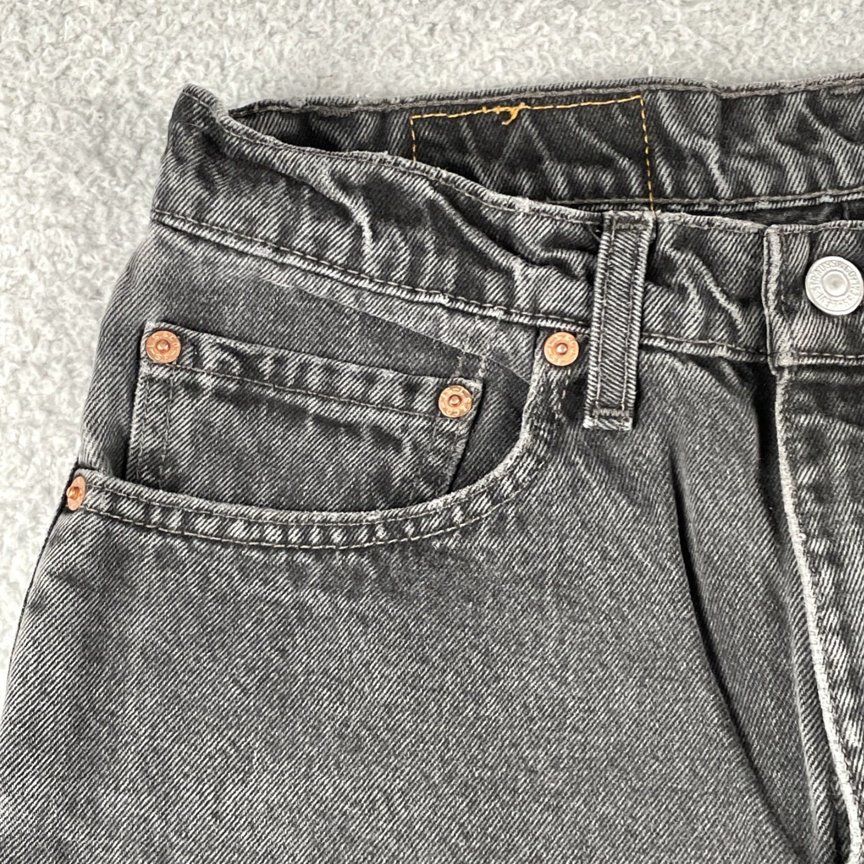 Levi's VINTAGE Levi’s 505 Denim Jeans Black 30x28 Regular 90s Grunge Canada Mens Size US 30 / EU 46 - 6 Thumbnail