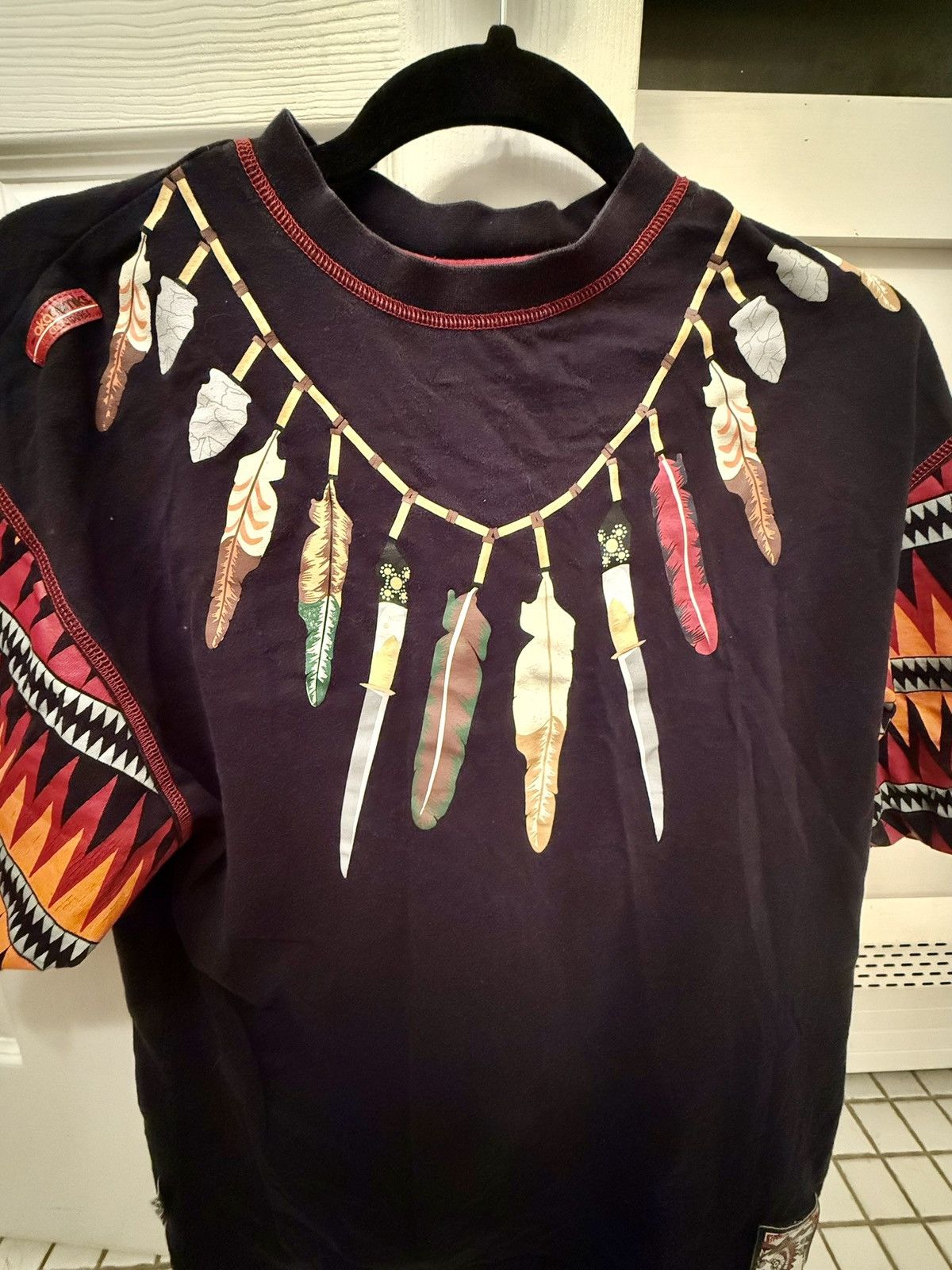 Akademiks Size M - Akademiks Native Tribal Feather Graphic T-shirt Size US M / EU 48-50 / 2 - 1 Thumbnail
