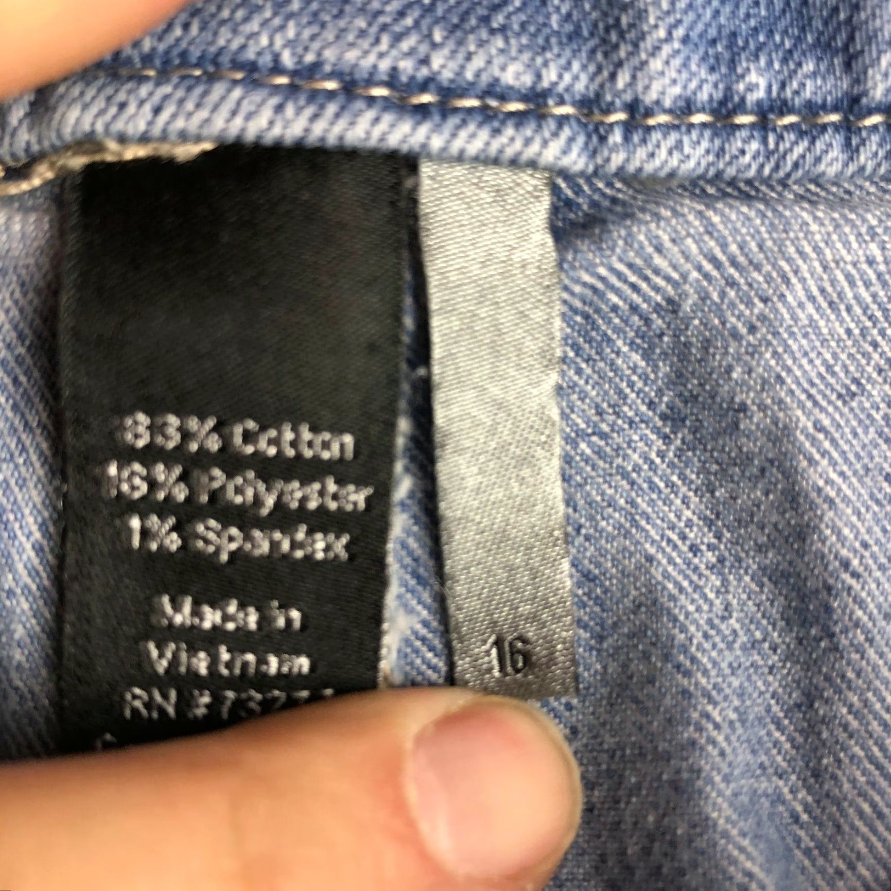 Apt. 9 Apt 9 Bermudas Women 16 Denim Jean Shorts Blue Bermuda Denim Shorts (Regular) Women’s 16 Blue Size 25" / US 0 / IT 36 - 7 Thumbnail