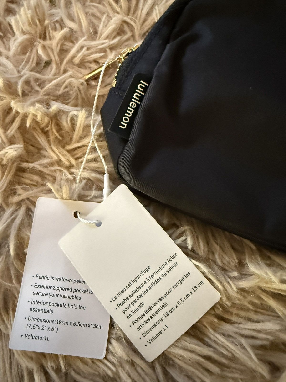 Lululemon NWT Lululemon Everywhere BeltBag/CrossbodyBag Wordmark Strap Size ONE SIZE - 4 Thumbnail