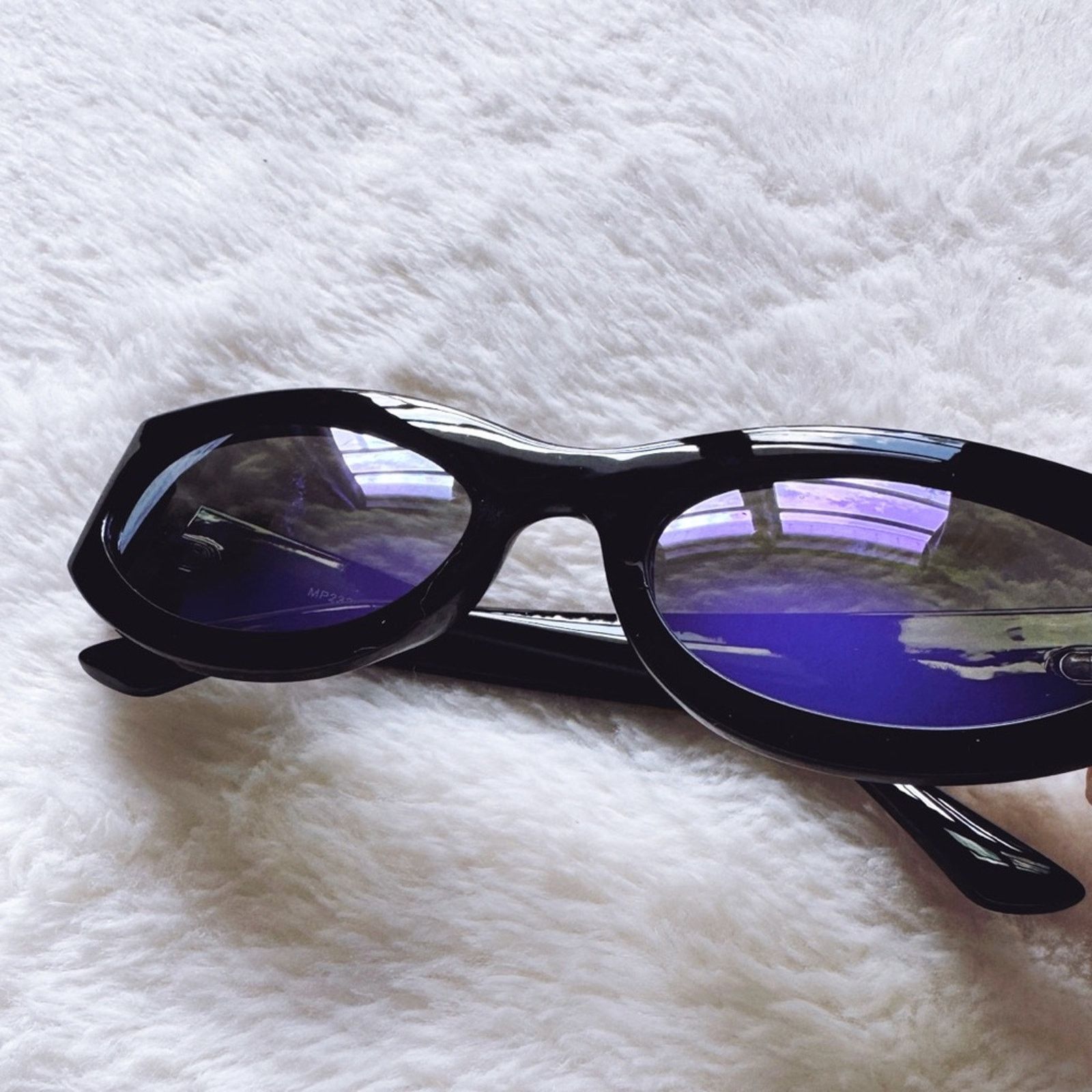 Other Faye Mirrored Purple with Black Rim Sunglasses Size ONE SIZE - 3 Thumbnail
