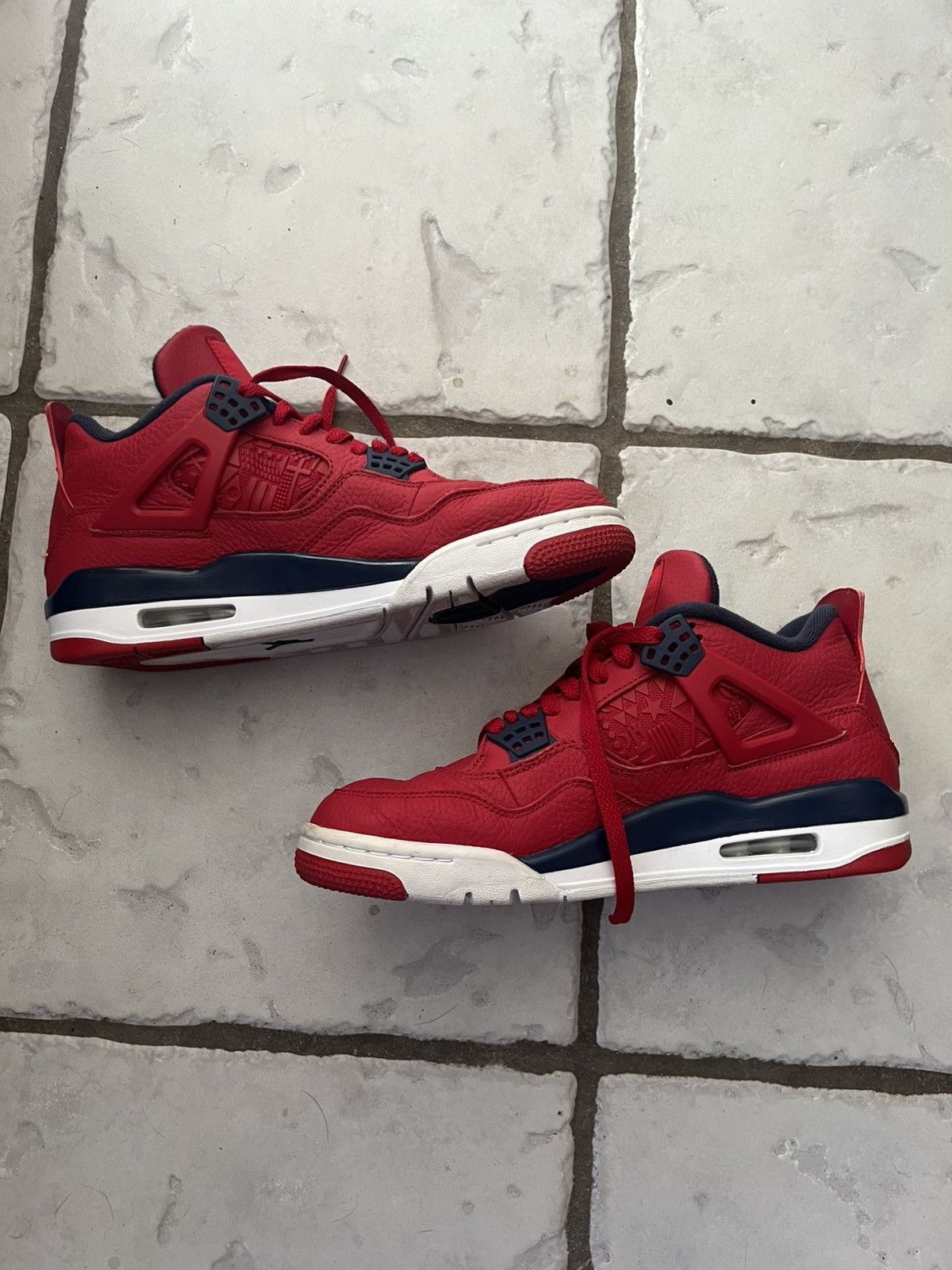 Jordan Brand 2019 Air Jordan 4 Retro GS ‘FIBA’ Size US 9.5 / EU 42-43 - 3 Thumbnail