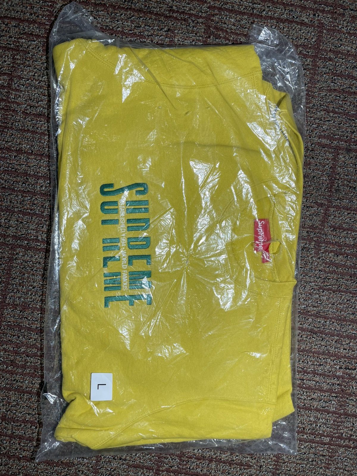 Supreme Supreme World Famous Crewneck (Large) Size US L / EU 52-54 / 3 - 2 Thumbnail