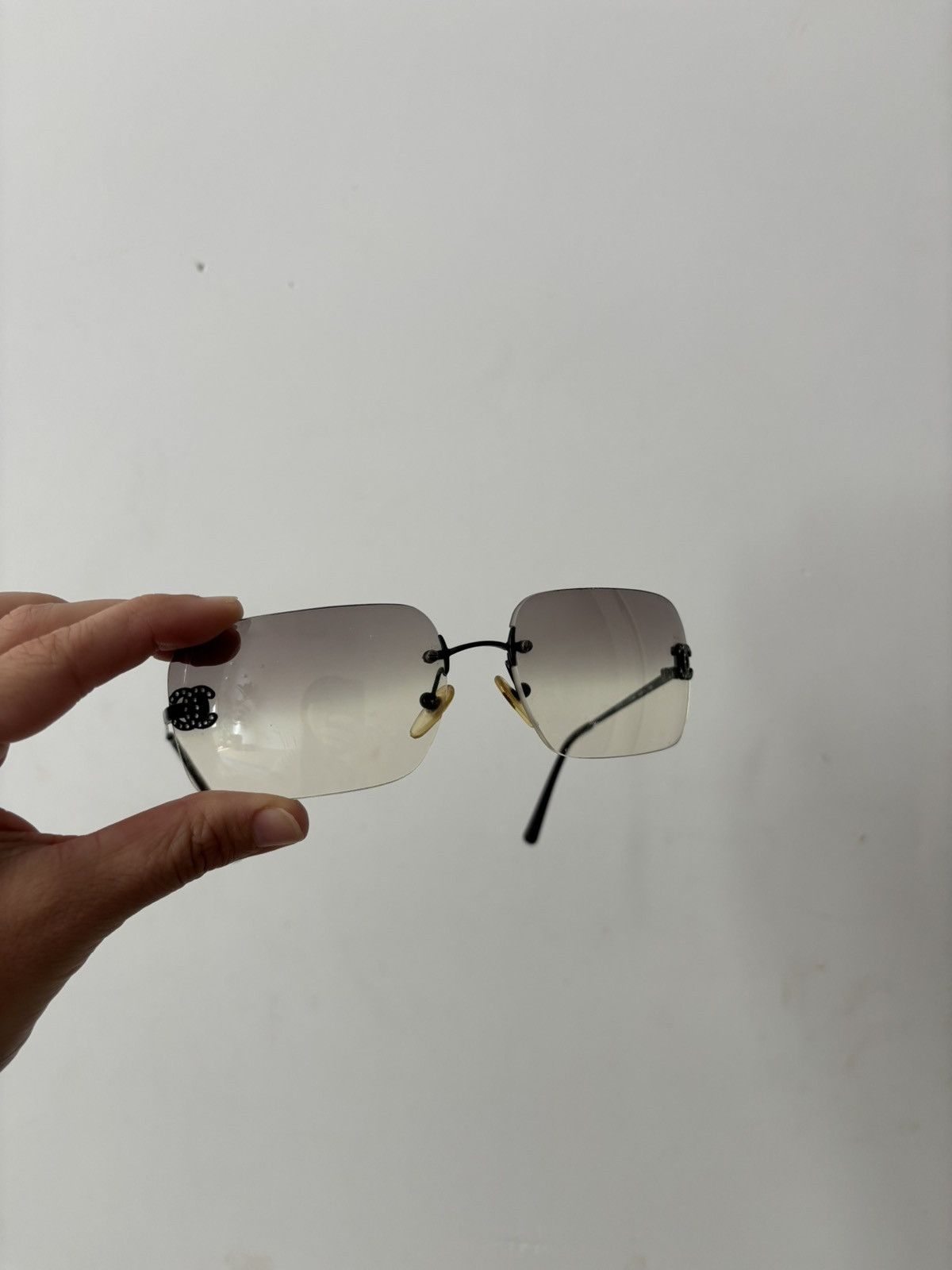 Chanel Chanel Sunglasses 4017-D Rhinestone Logo Rimless Vintage Size ONE SIZE - 5 Thumbnail