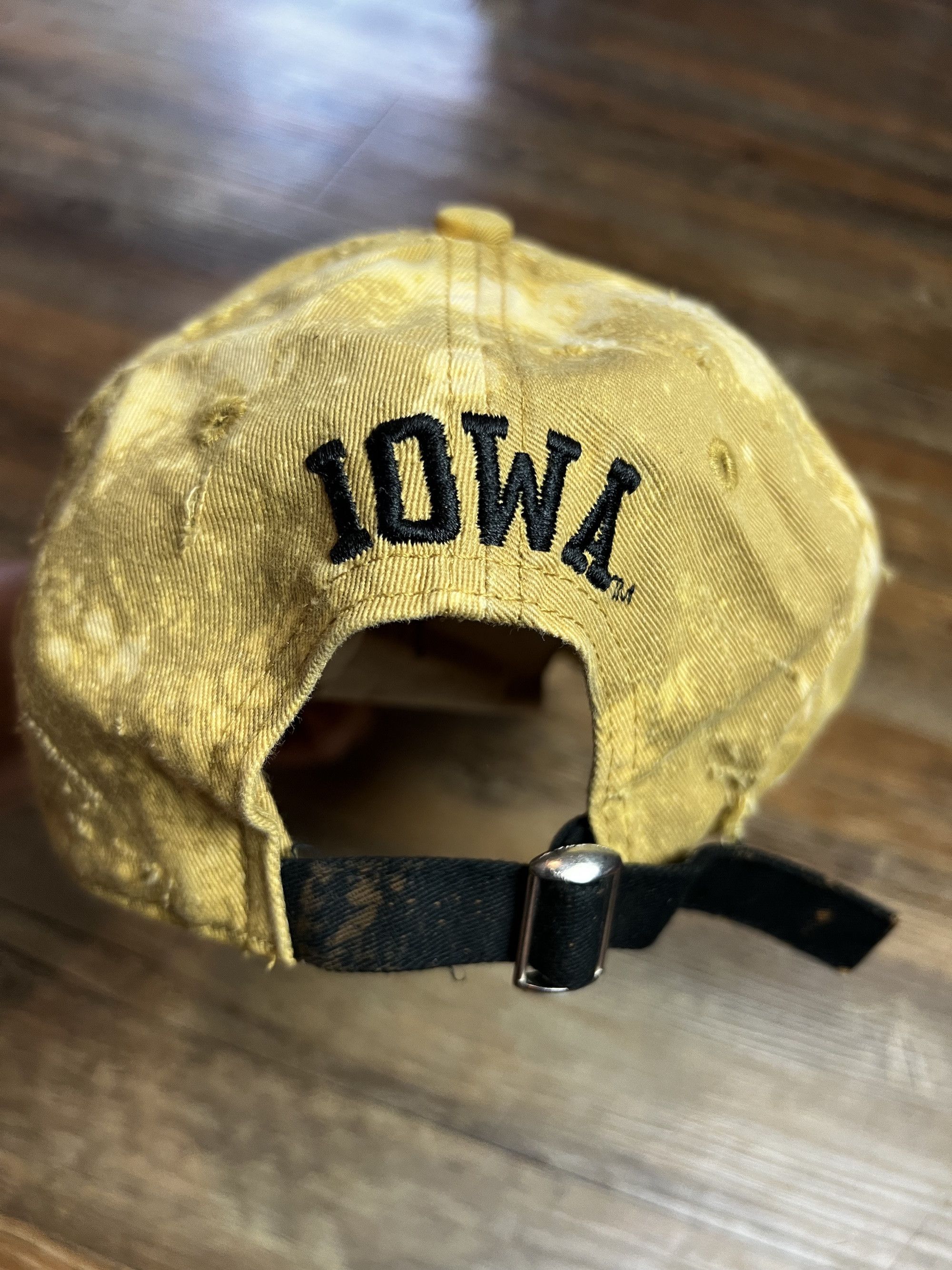 Vintage Vintage 1990's Iowa Hawkeyes Distressed Strapback Dad Hat Size ONE SIZE - 4 Thumbnail
