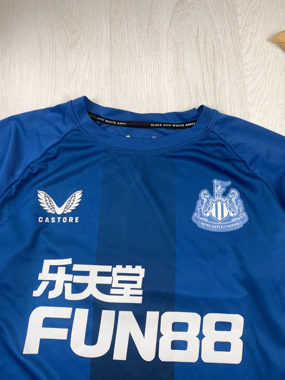 Castore Castore Newcastle United FC 2021-2022 Training Jersey Size M Size US M / EU 48-50 / 2 - 5 Thumbnail