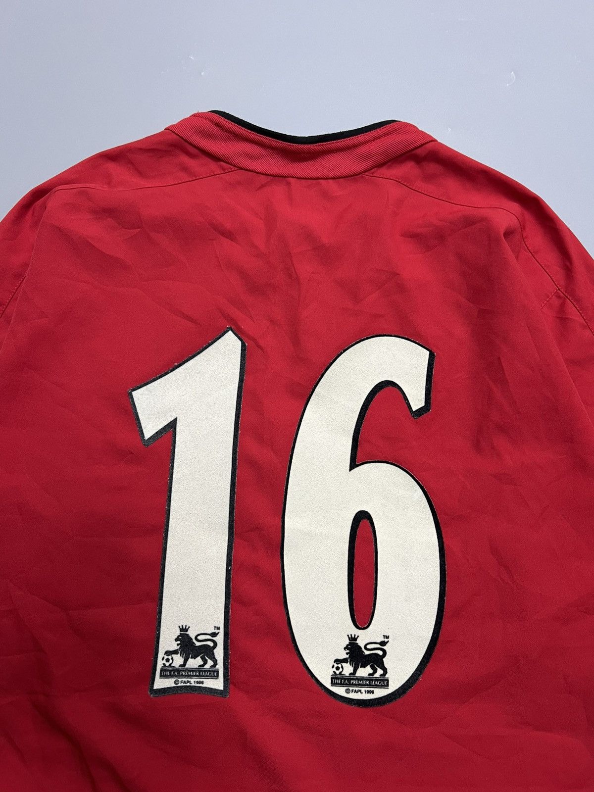 Vintage Vintage 2002-04 ManchesterUnited Vodafone Nike Jersey Size US M / EU 48-50 / 2 - 4 Thumbnail