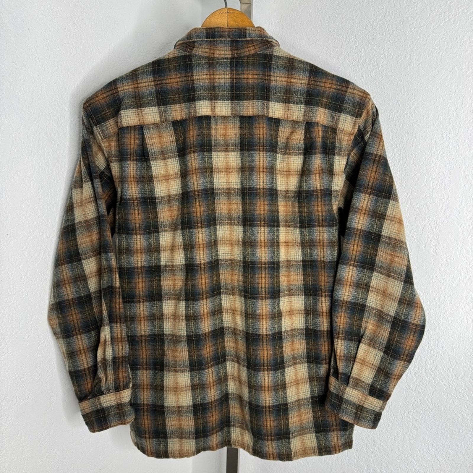 Pendleton × Vintage Vintage Pendleton Board Shirt Plaid Virgin Wool Size Medium Size US M / EU 48-50 / 2 - 5 Thumbnail