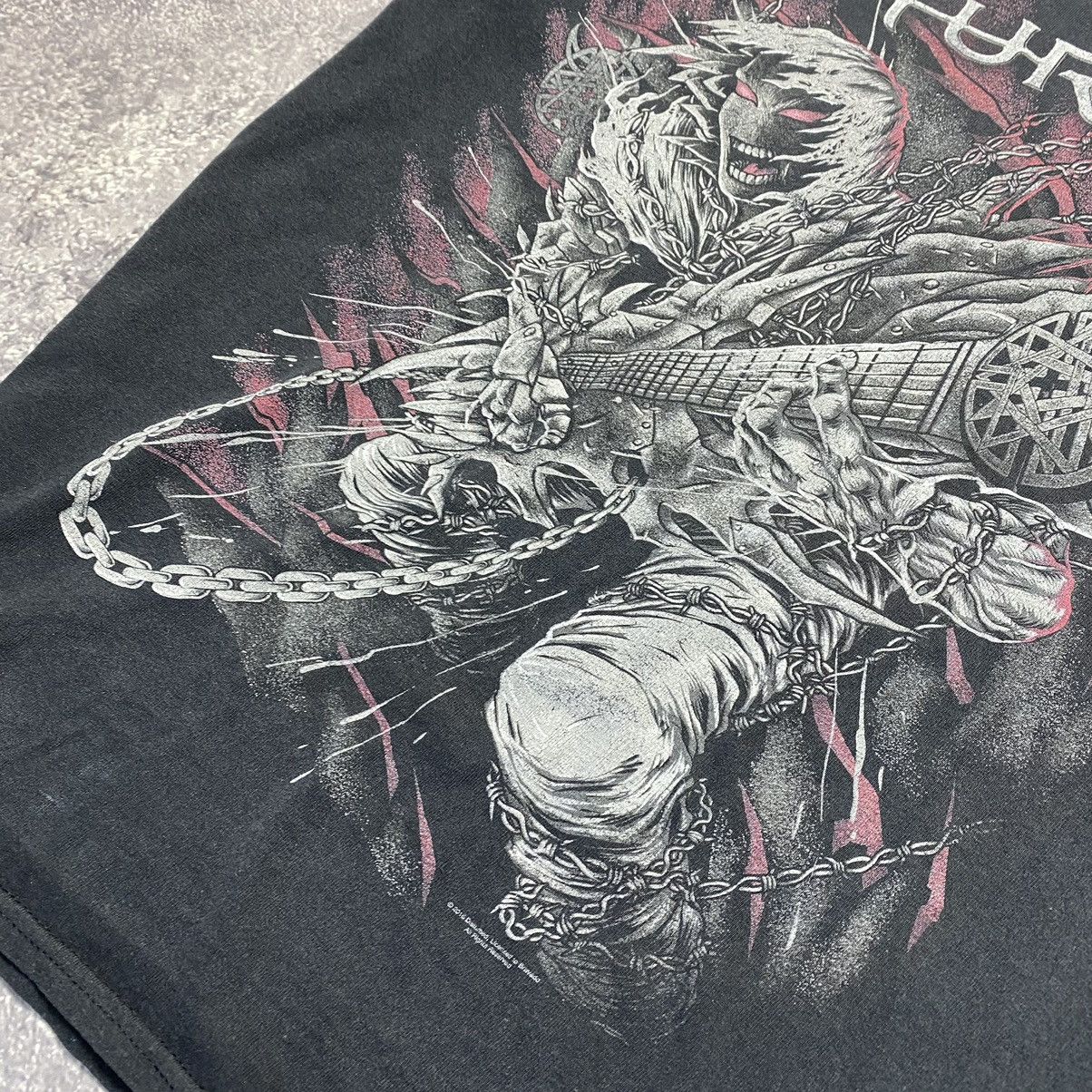 Band Tees × Vintage Vintage Disturbed 2016 Big Graphic logo rare rock band tee Size US M / EU 48-50 / 2 - 5 Thumbnail
