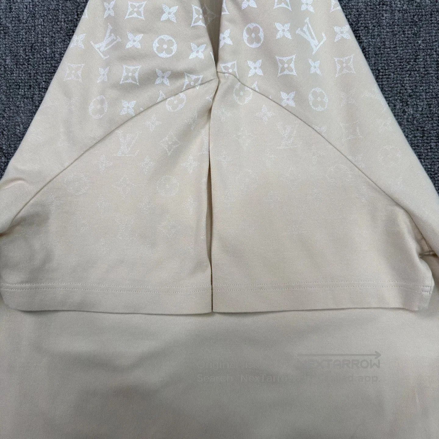 Louis Vuitton LV 25 Gradient Print Beige Short-Sleeve. Size US M / EU 48-50 / 2 - 4 Thumbnail