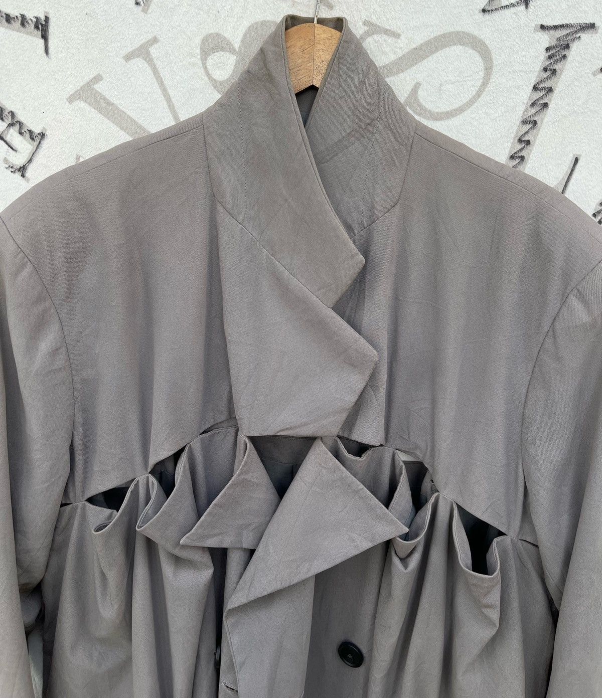 Issey Miyake 🔥A/W 1990'S ISSEY MIYAKE DOUBLE BREASTED CUT-OUT OVERCOAT Size US M / EU 48-50 / 2 - 7 Thumbnail