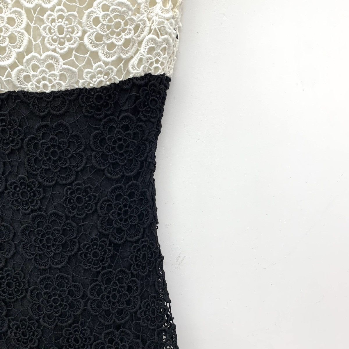 Dior Dior Floral Lace Hollow Embroidered Sleeveless Dress K26WX Size XS / US 0-2 / IT 36-38 - 4 Thumbnail