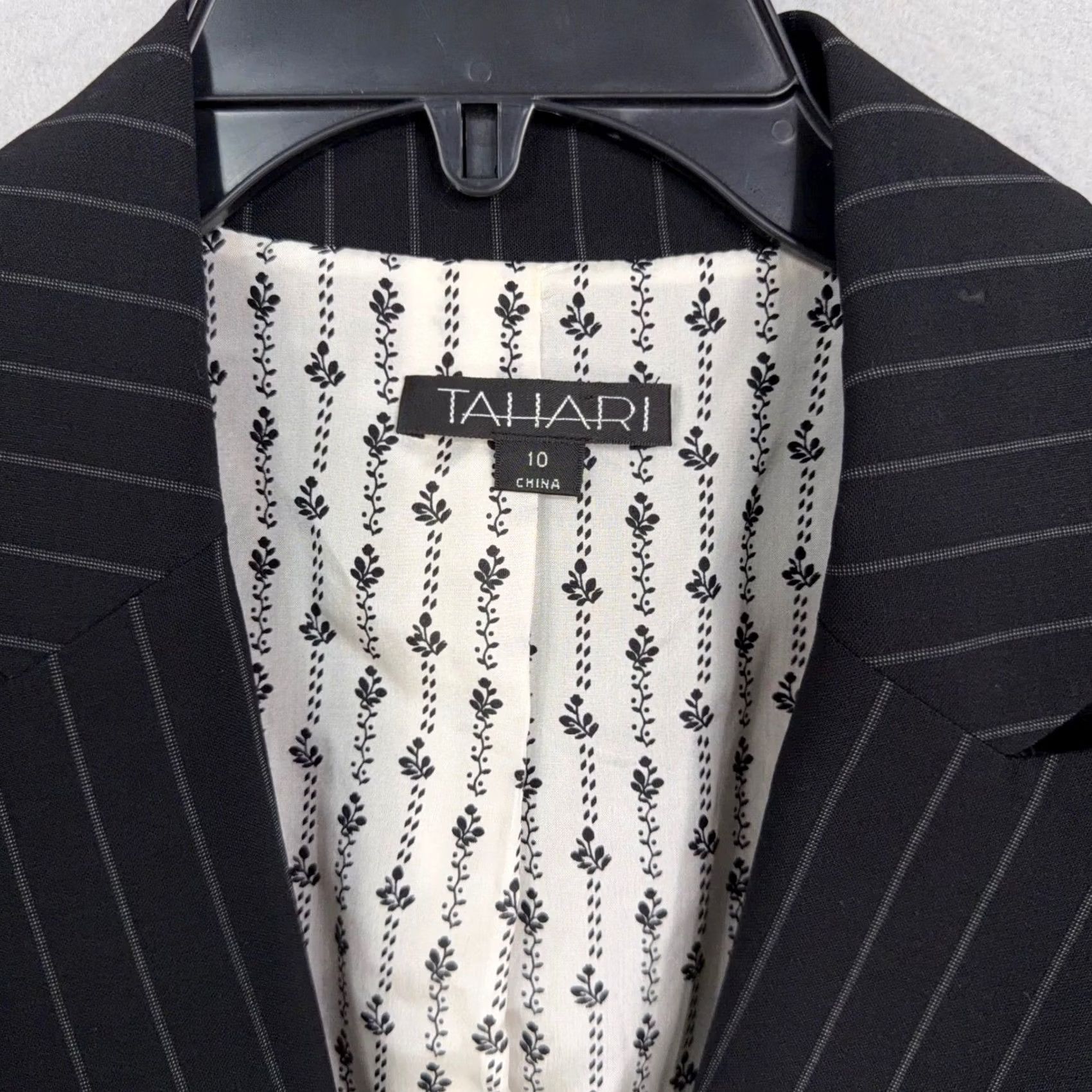 Vintage Tahari Blazer Womens 10 Black Pinstripe Wool Silk Professional Career Office Blazer Women Formal Workwear Mens? Size L / US 10 / IT 46 - 3 Thumbnail