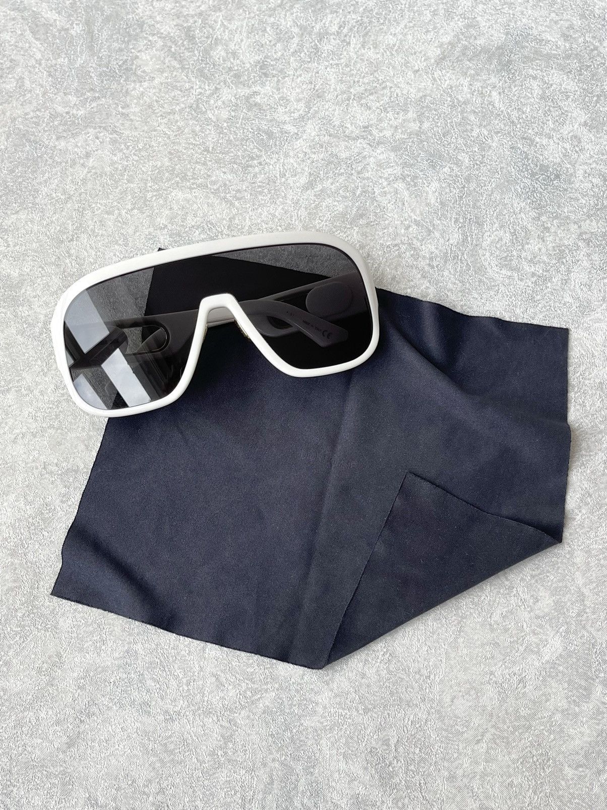 Dior Dior DiorBobbySport M1U Shield Sunglasses White Size ONE SIZE - 2 Thumbnail