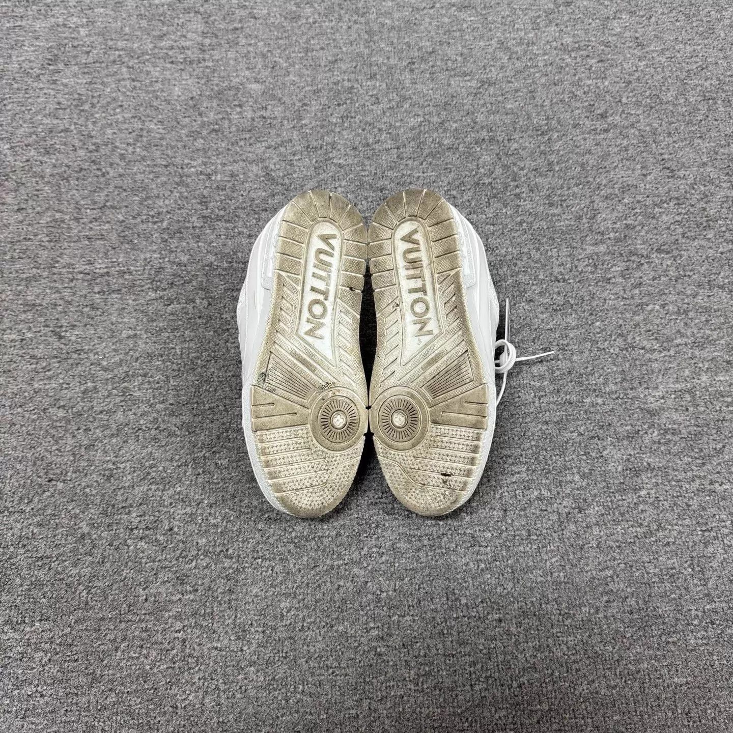 Louis Vuitton LV white Trainer 36.5 97 new Size US 6 / IT 36 - 6 Thumbnail