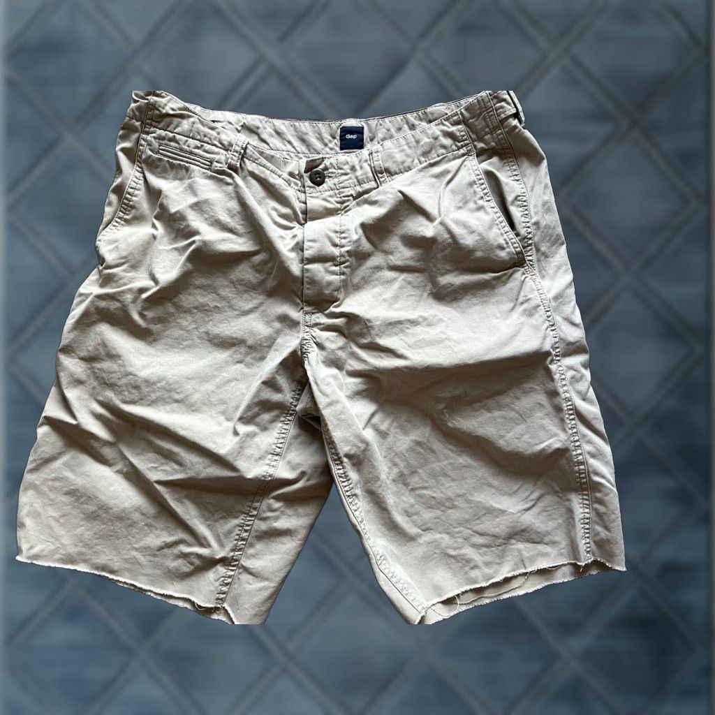 Gap VINTAGE Gap Shorts Mens 33 Khaki Flat Front Raw Hem Relaxed Fit Chino 90s Preppy Retro Casual Travel Beige Cotton Shorts Mens accessories: Pockets Size US 33 - 1 Thumbnail