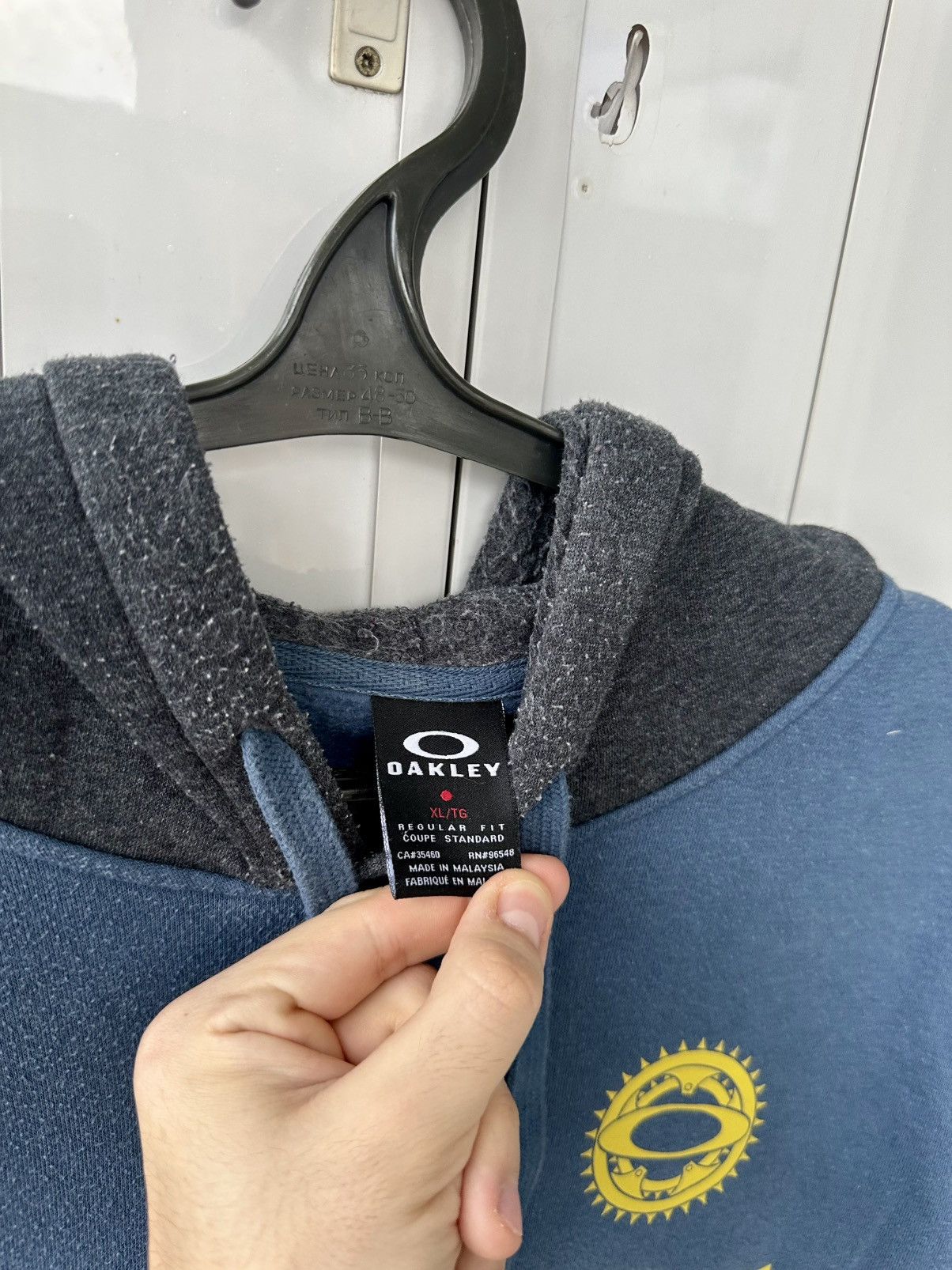 Oakley Vintage Oakley Hoodie Yellow Print Centre Size US XL / EU 56 / 4 - 10 Thumbnail