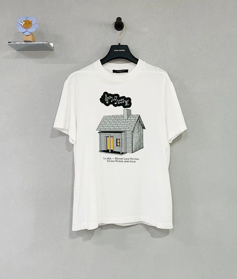 Louis Vuitton Louis Vuitton White Little House Printed Short Sleeve 2503- Size US S / EU 44-46 / 1 - 1 Thumbnail