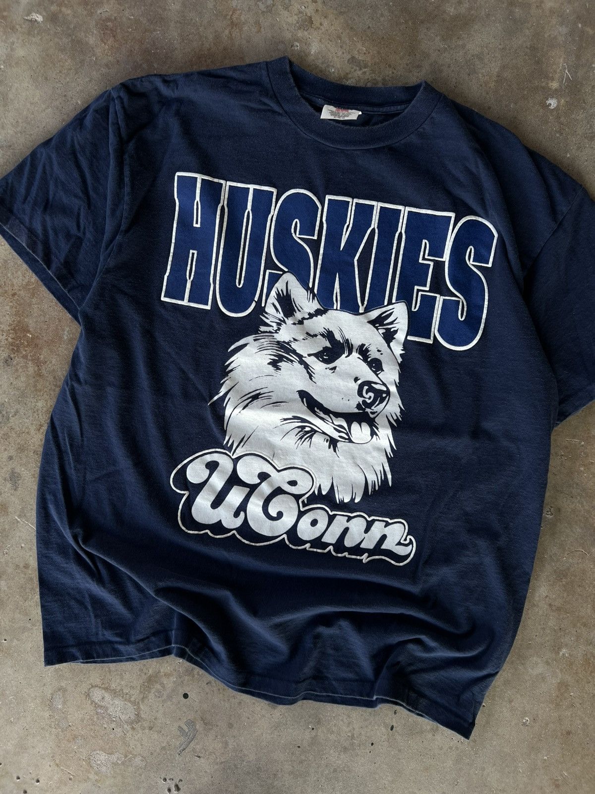 Starter Vintage 90’s NCAA UConn Huskies T Shirt Size US XL / EU 56 / 4 - 2 Thumbnail