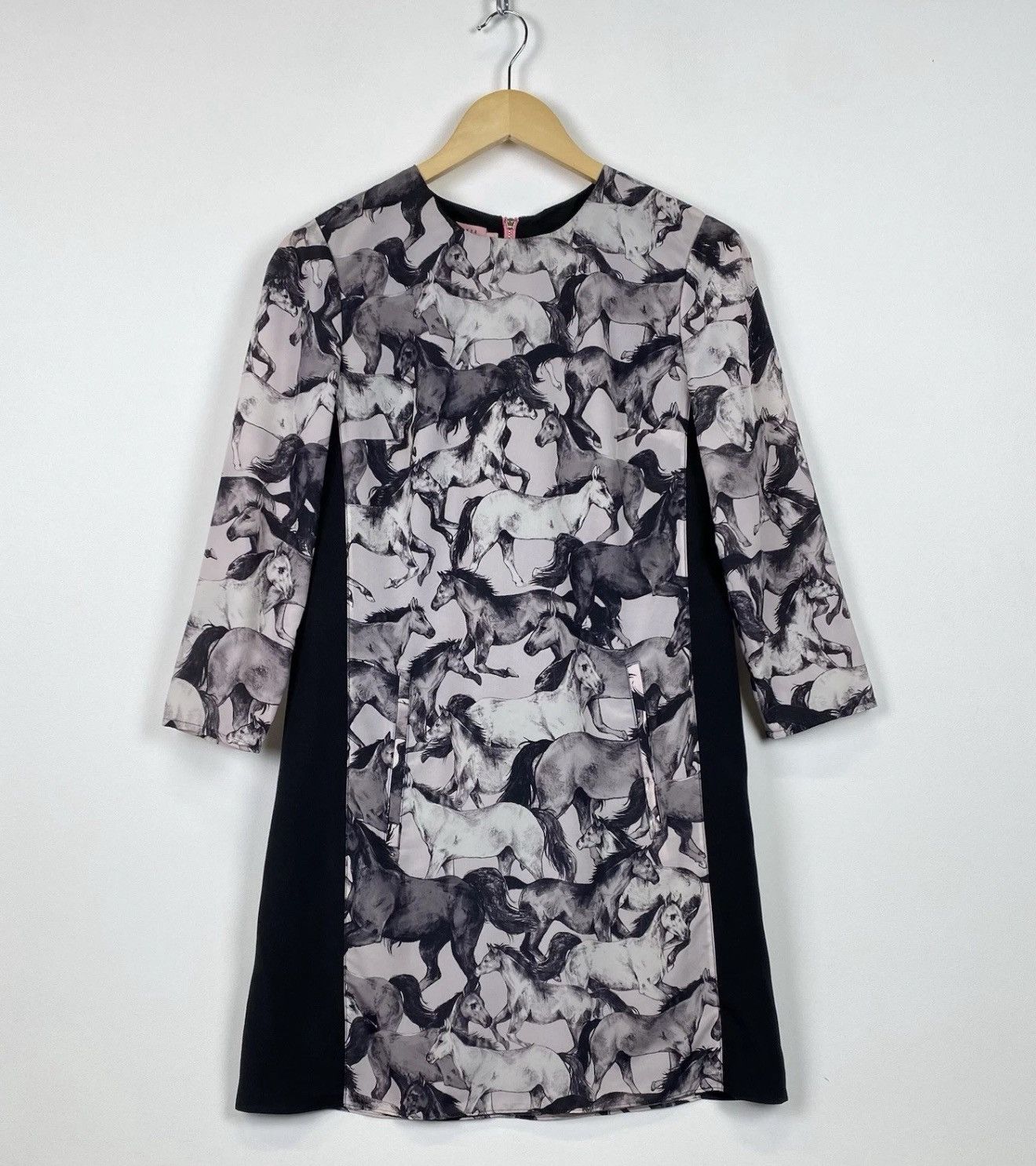 Ted Baker Ted Baker London 3/4 Sleeve Midi Dress Horses Top Zip Back Size M / US 6-8 / IT 42-44 - 1 Thumbnail