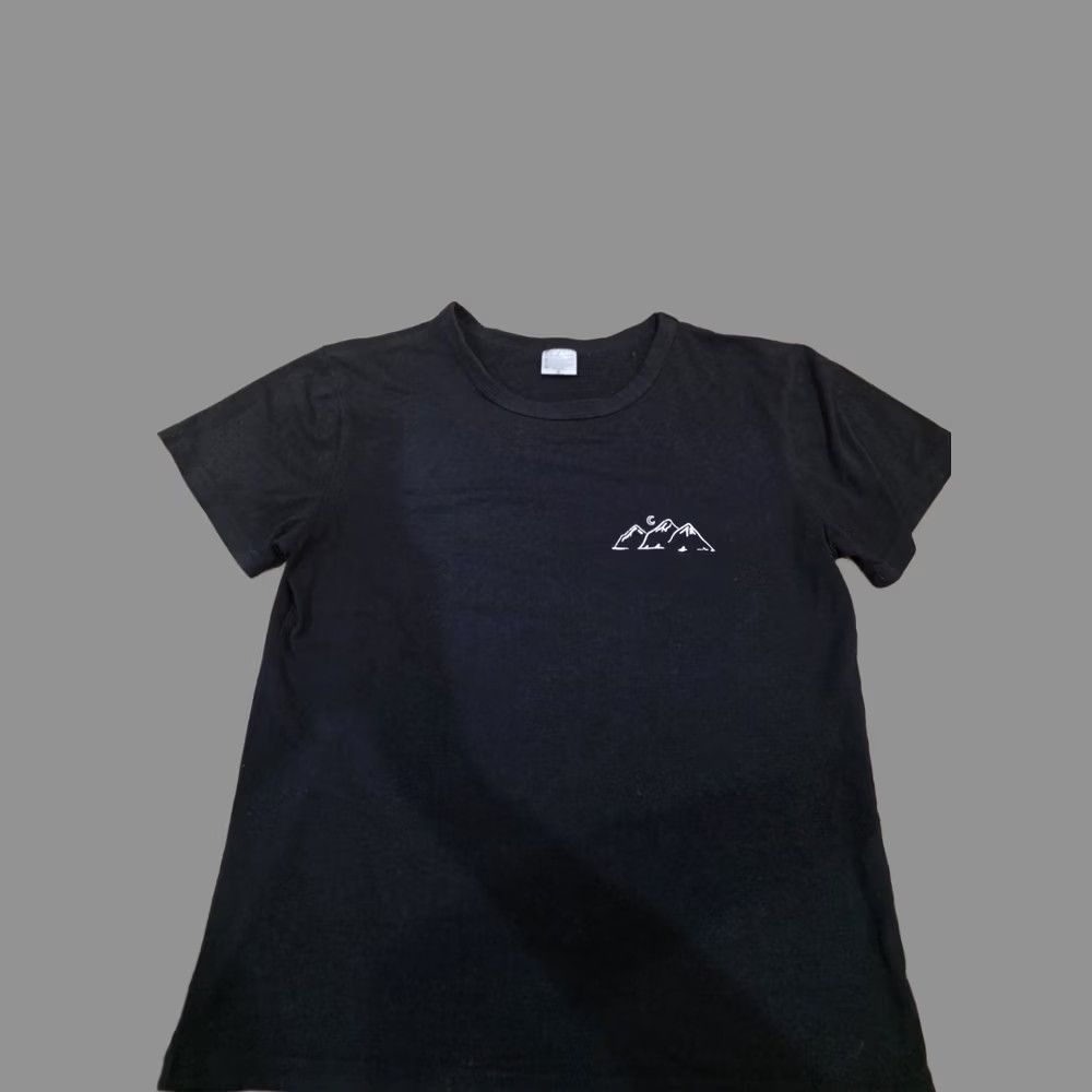Vintage VINTAGE Everest Mountain Design tee Small Black Women S T-Shirt Designer Unbranded Good Size S / US 4 / IT 40 - 1 Thumbnail
