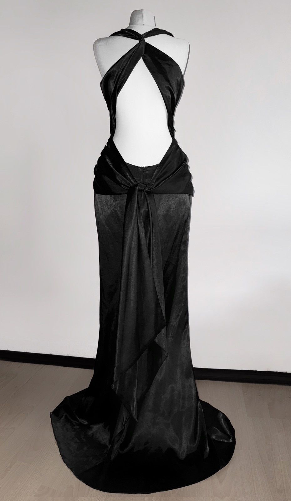 Vintage Stunning long satin dress with an open back Size S / US 4 / IT 40 - 8 Thumbnail