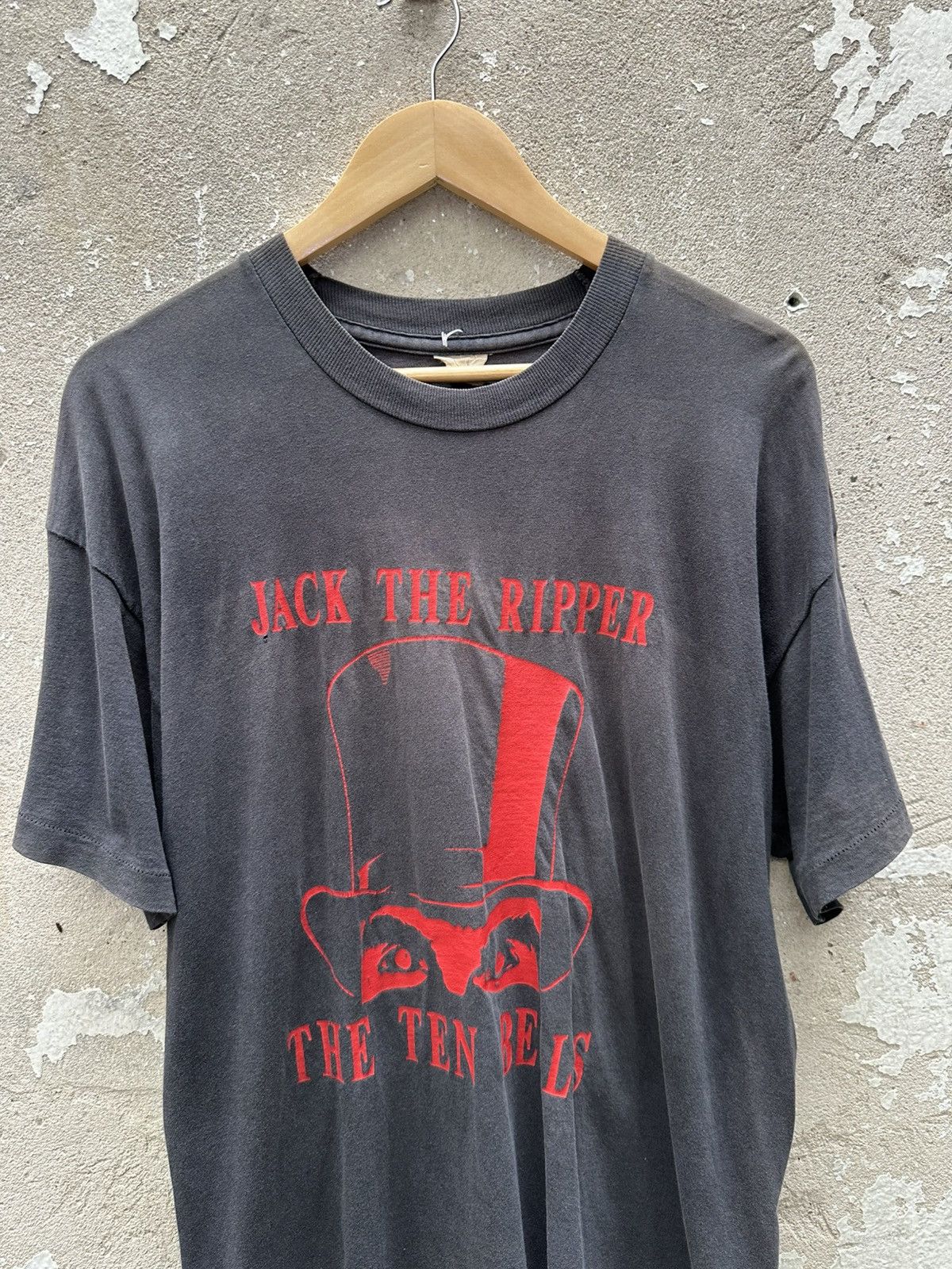 Vintage Vintage 90's Jack The Ripper Serial Killer Tshirt Size US XL / EU 56 / 4 - 3 Thumbnail