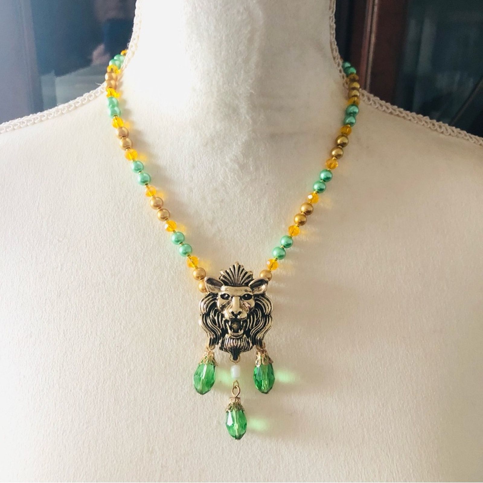 Handmade Handcrafted repurpose growling lion crystal Pearl necklace Size ONE SIZE - 3 Thumbnail