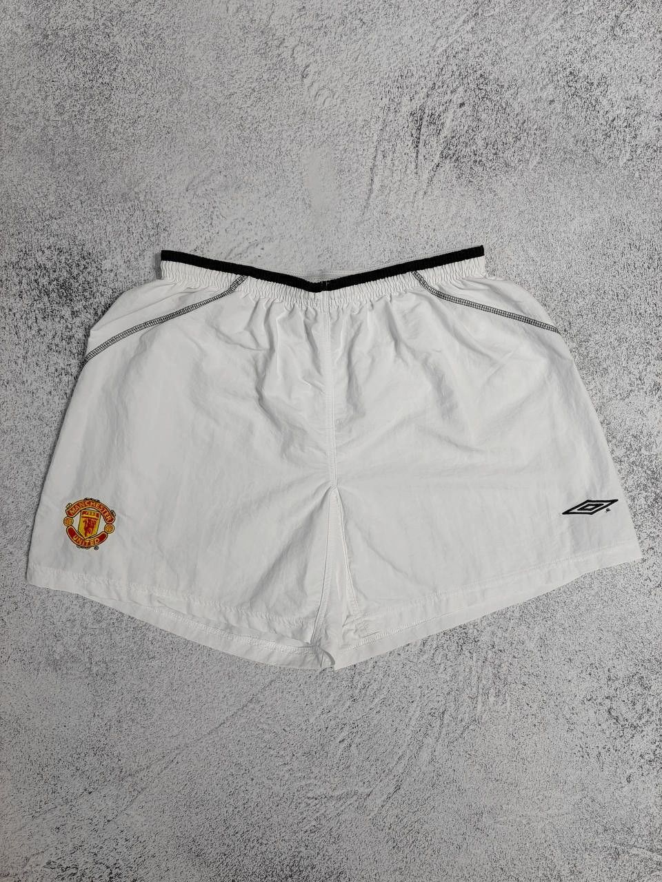 Umbro Manchester United 2000s Umbro Football Vintage Shorts Soccer Size US 32 / EU 48 - 1 Thumbnail