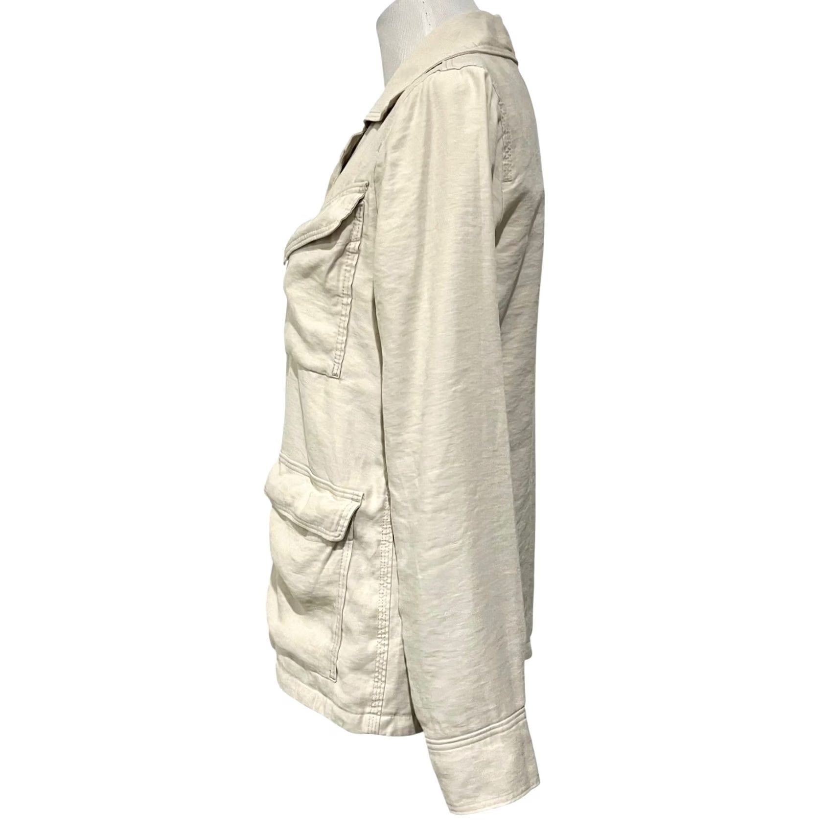 Abercrombie & Fitch Abercrombie & Fitch Utility Shirt Jacket Top Beige Pockets Button Up Women’s S Jacket Adult Womens Utility Style Cargo Safari Outdoor Neutral 90s? Size S / US 4 / IT 40 - 6 Thumbnail